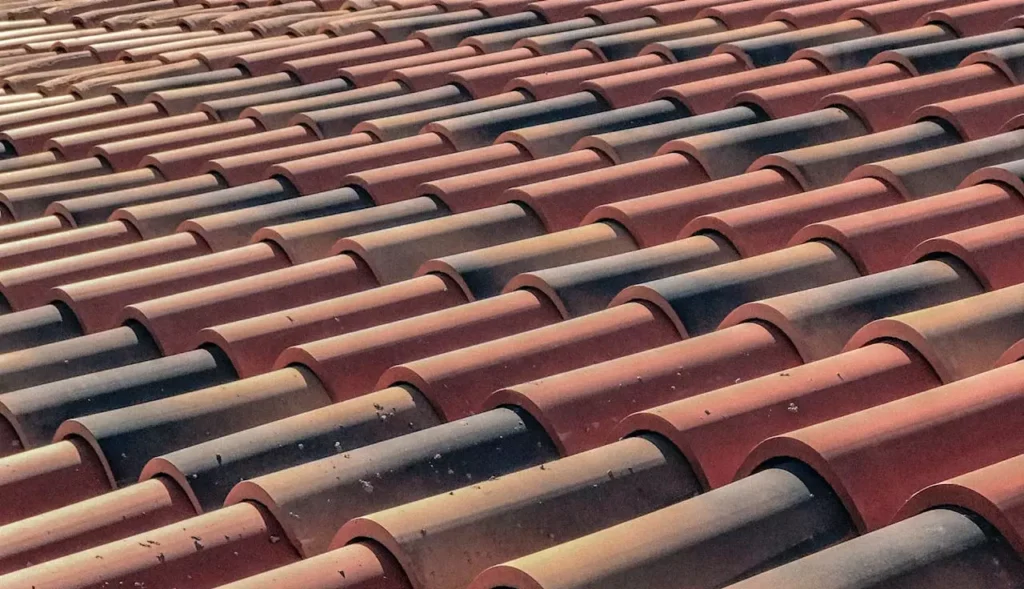 Guide 2025 : tarifs et aides pour la rénovation de toiture