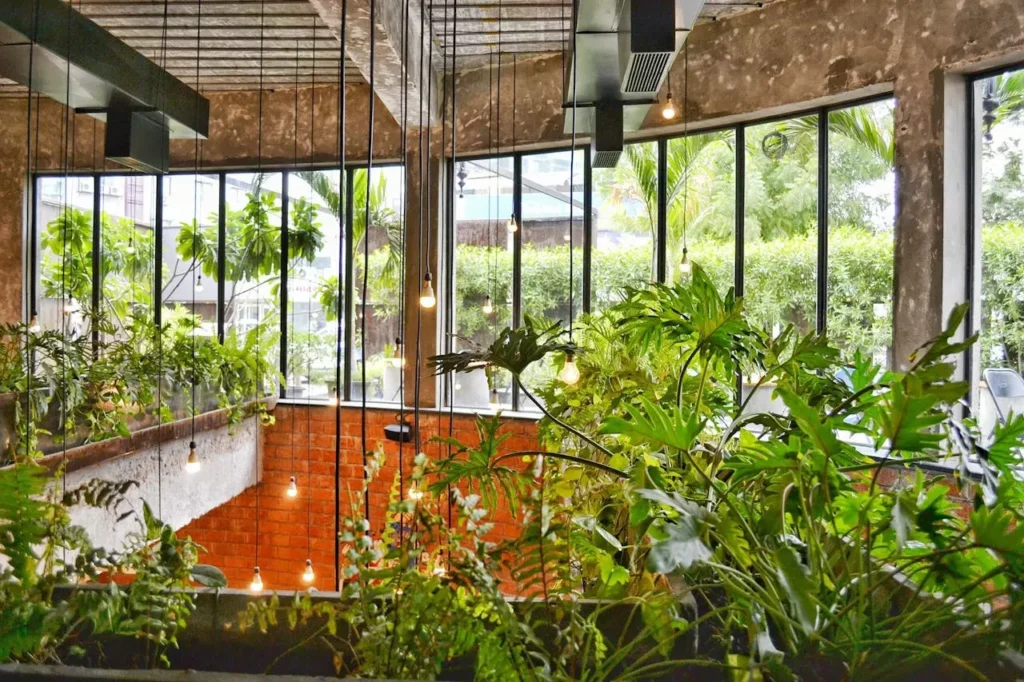 Comment créer un jardin urbain en 2025 : la révolution verte en ville
