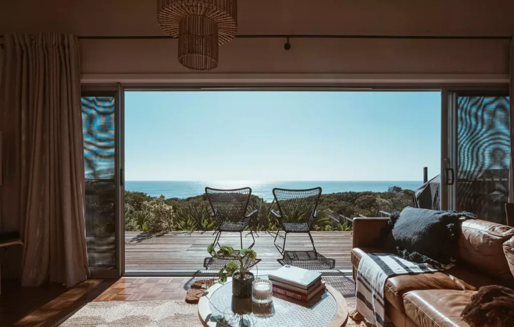 Nettoyer une terrasse en bois : techniques et produits naturels en 2025