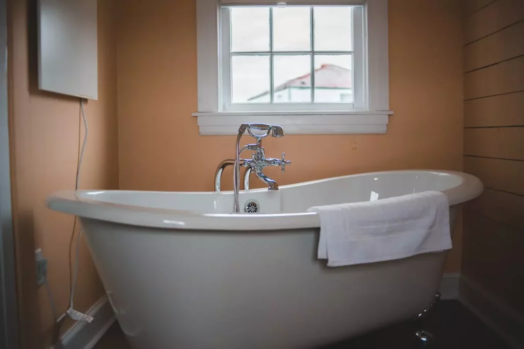 Choisir la baignoire idéale pour sa salle de bain | Guide complet