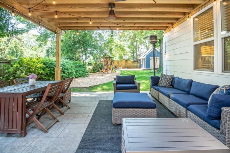 Comment décorer une pergola : 12 idées pour transformer votre extérieur en 2026