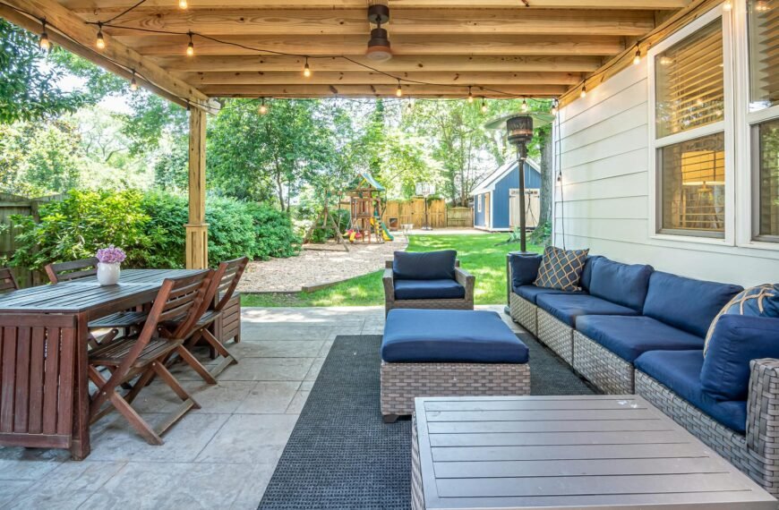 Comment décorer une pergola : 12 idées pour transformer votre extérieur en 2026